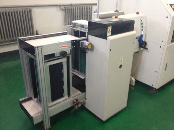 自動進(jìn)板機(jī)